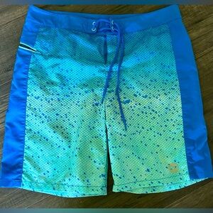 VINEYARD VINES men’s size 32 board shorts